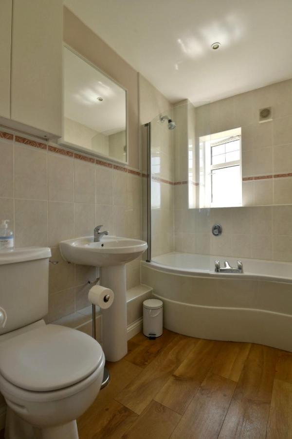 47 Wetherby Way, 3 Bedrooms, Sleeps 6, Easy Walk To Town, Parking, Self Catering, Great View 스트렛포드-어폰-에이본 외부 사진