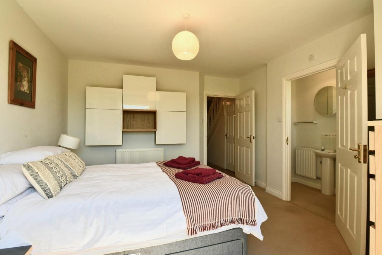47 Wetherby Way, 3 Bedrooms, Sleeps 6, Easy Walk To Town, Parking, Self Catering, Great View 스트렛포드-어폰-에이본 외부 사진